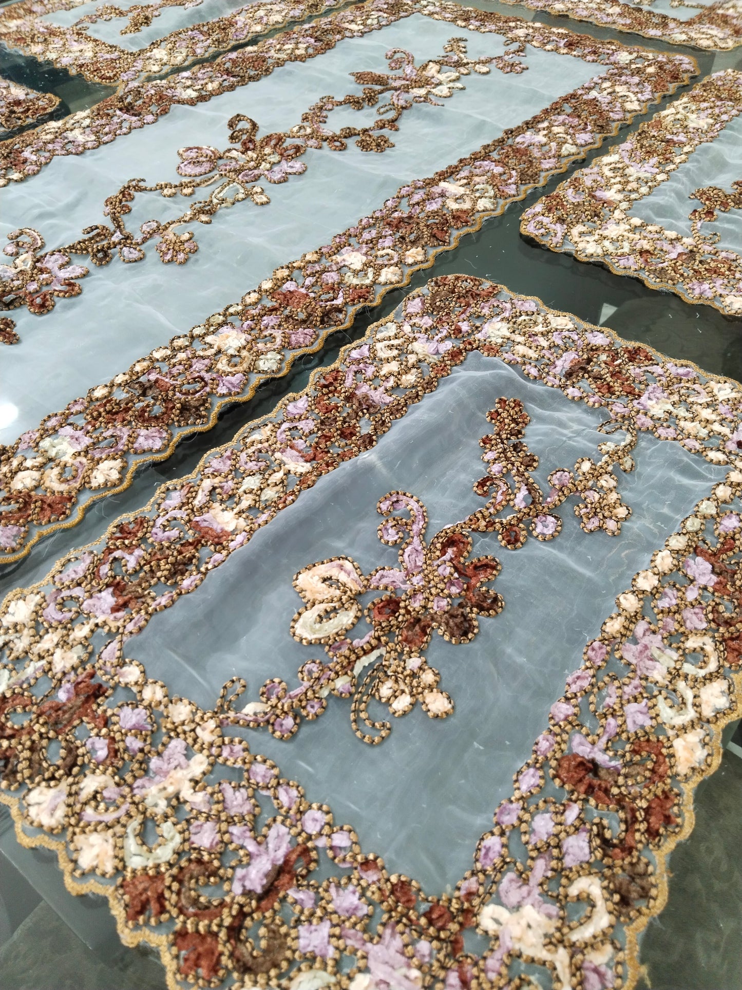 Tissue Rectangle Table Mats With Runner (6+1)
